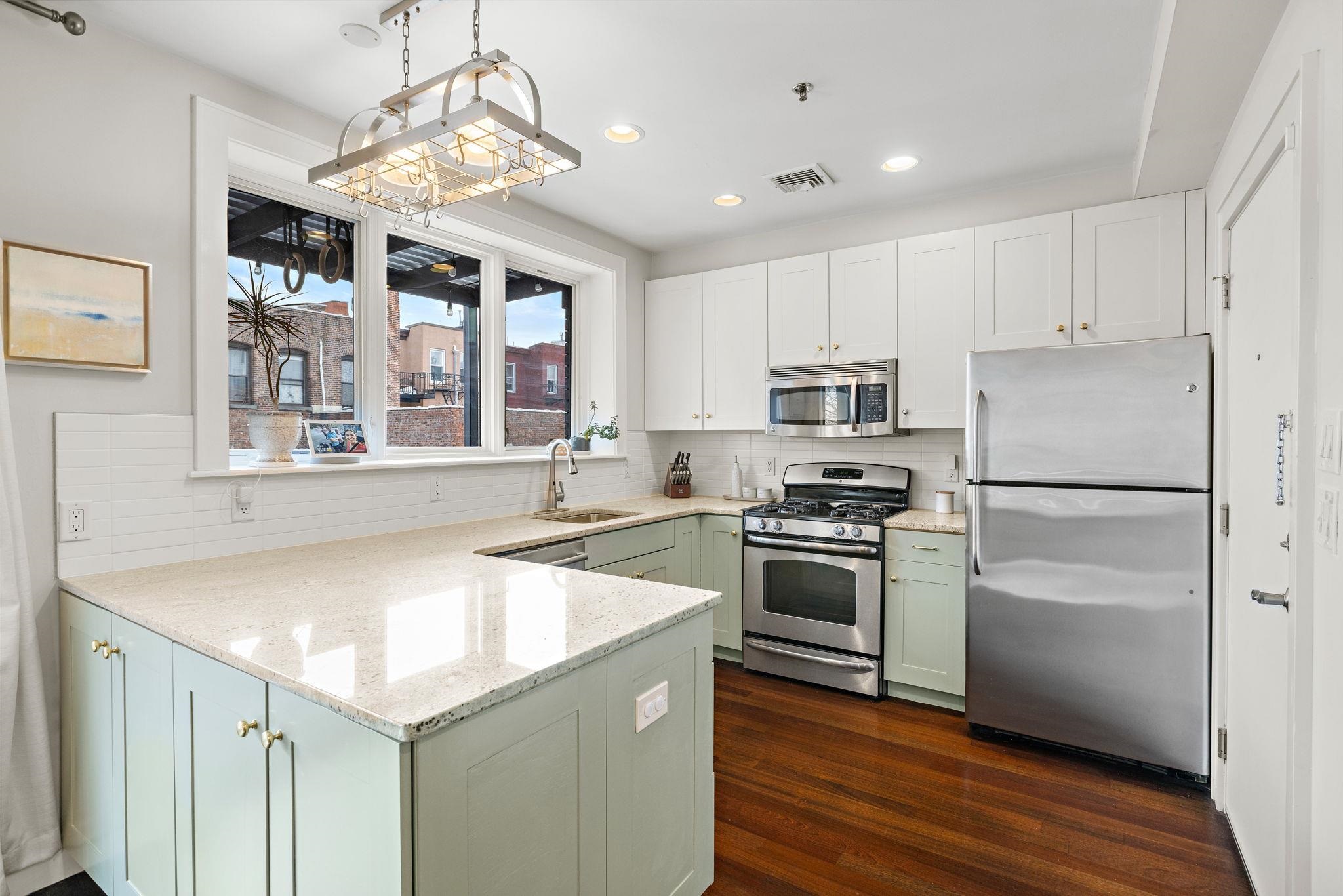 415 ADAMS ST Unit: 3