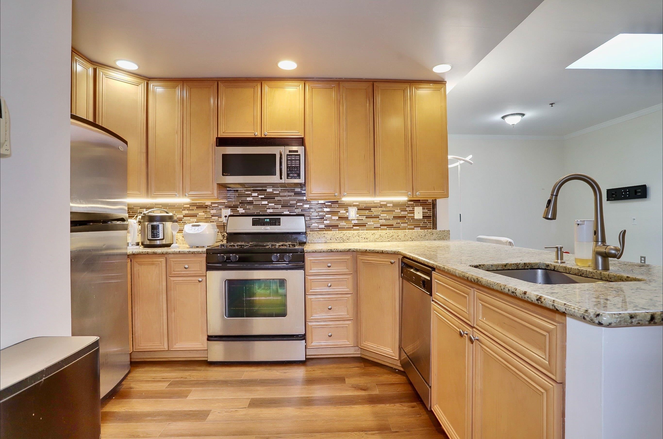 515 GREGORY AVE Unit: 12