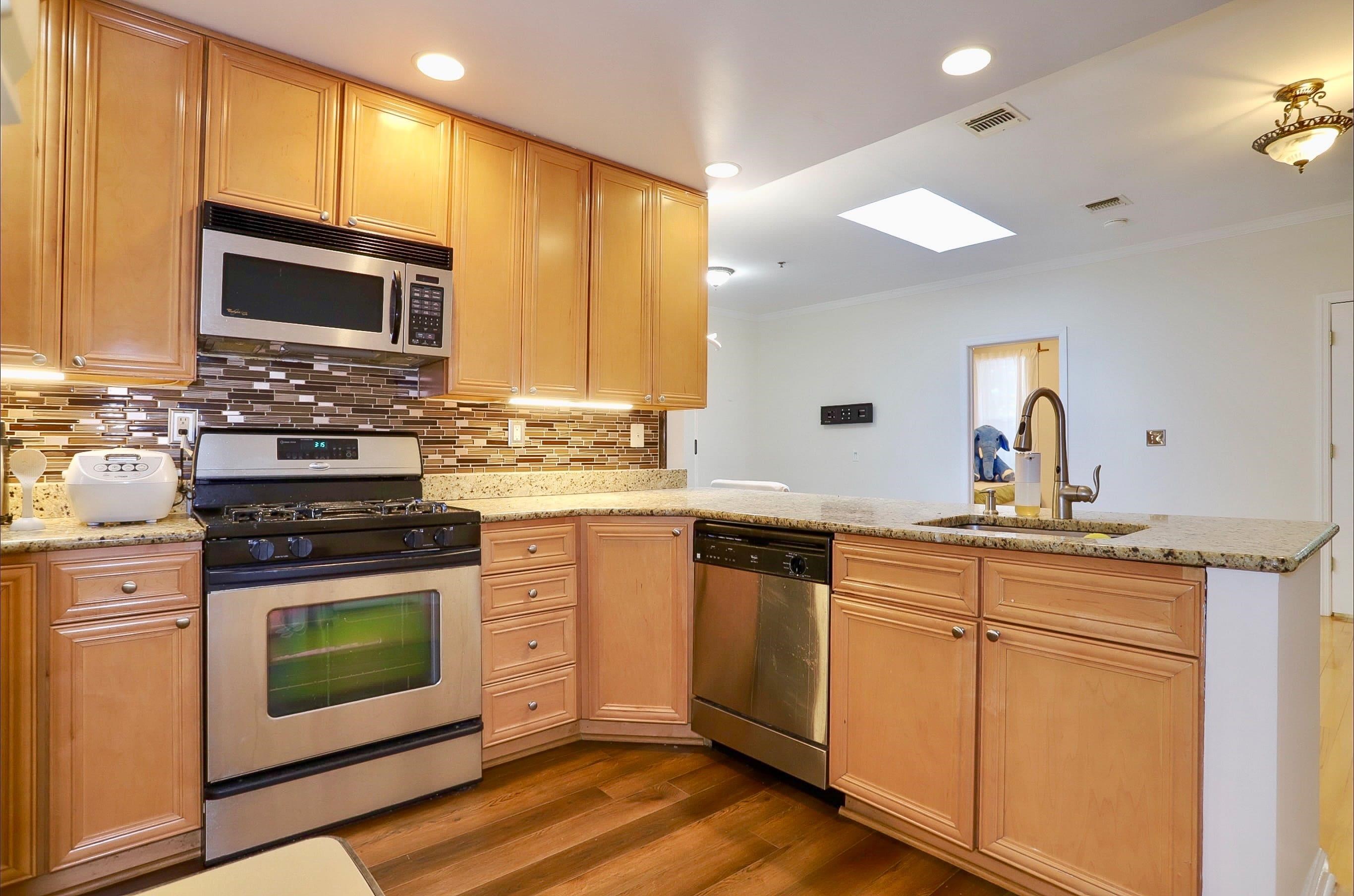 515 GREGORY AVE Unit: 12