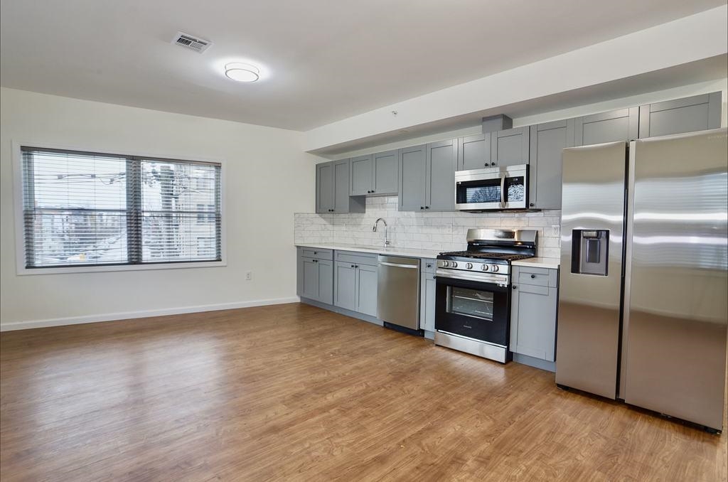 143 ZABRISKIE ST Unit: 2D