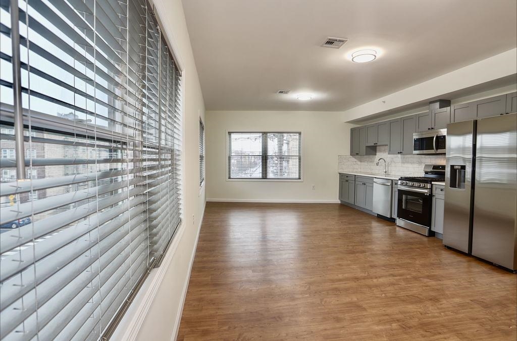 143 ZABRISKIE ST Unit: 2D