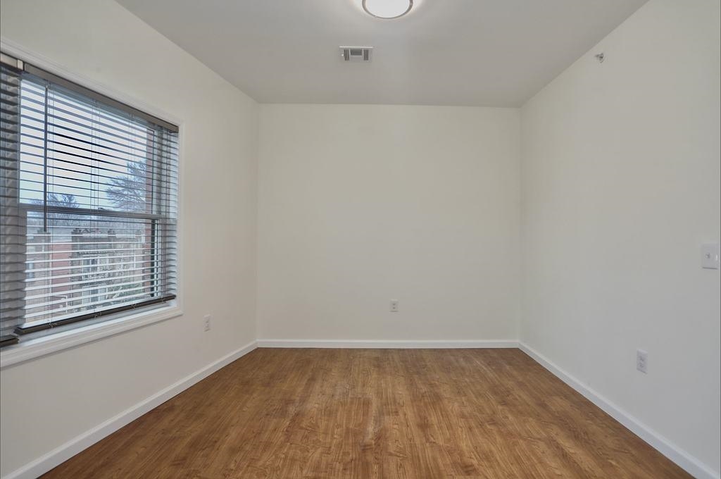 143 ZABRISKIE ST Unit: 2D