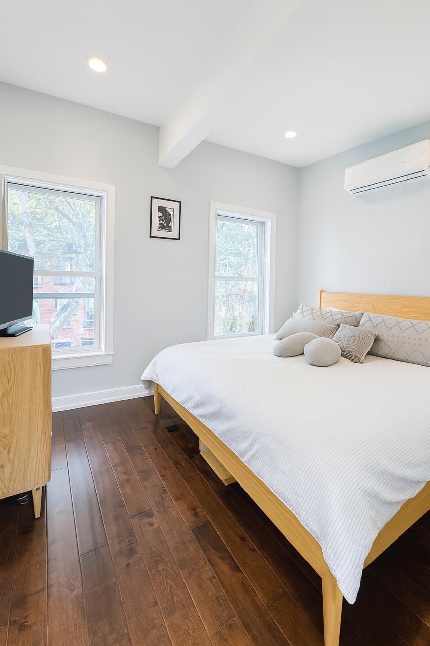 249 4TH ST Unit: 2