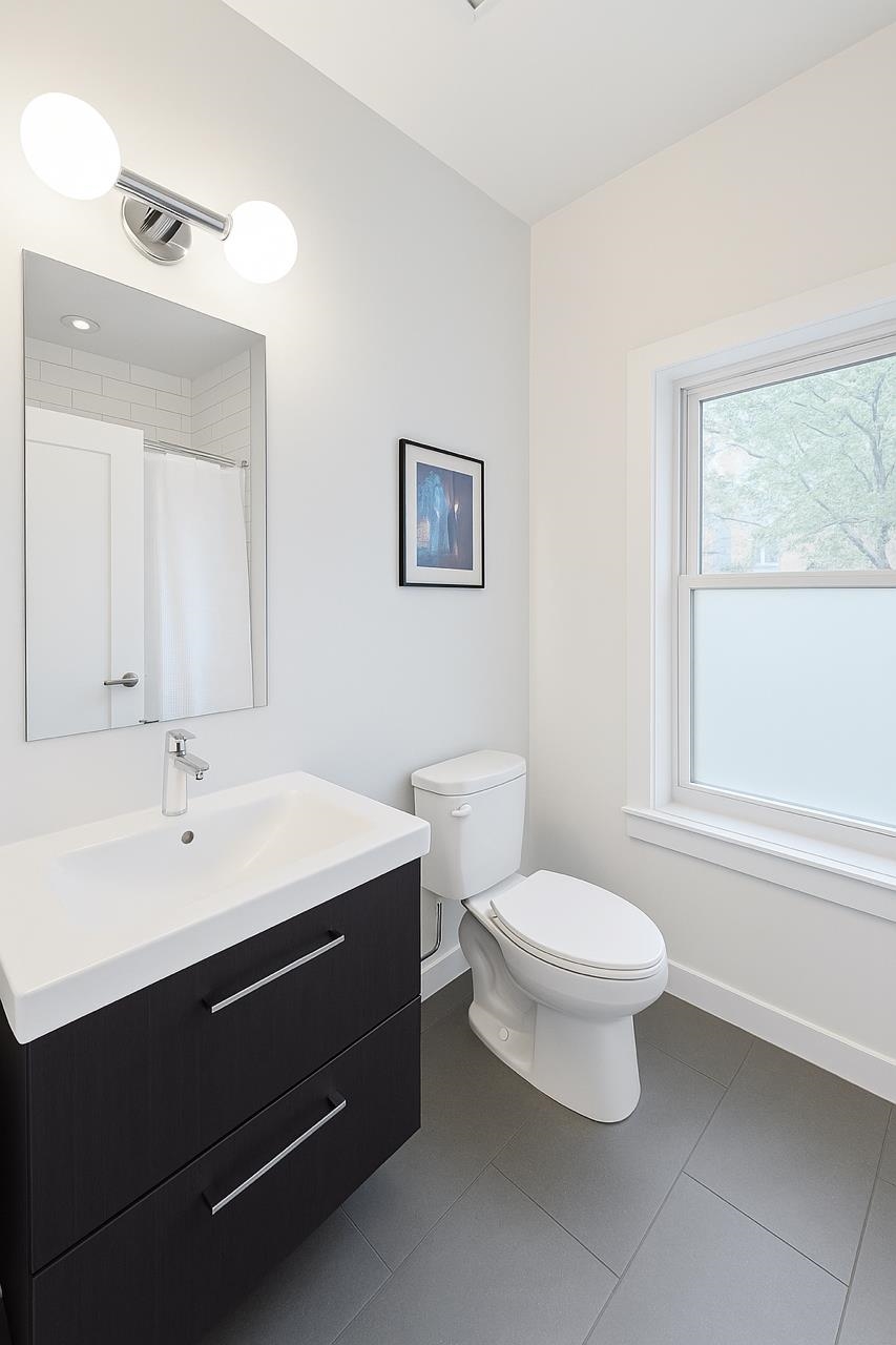 249 4TH ST Unit: 2