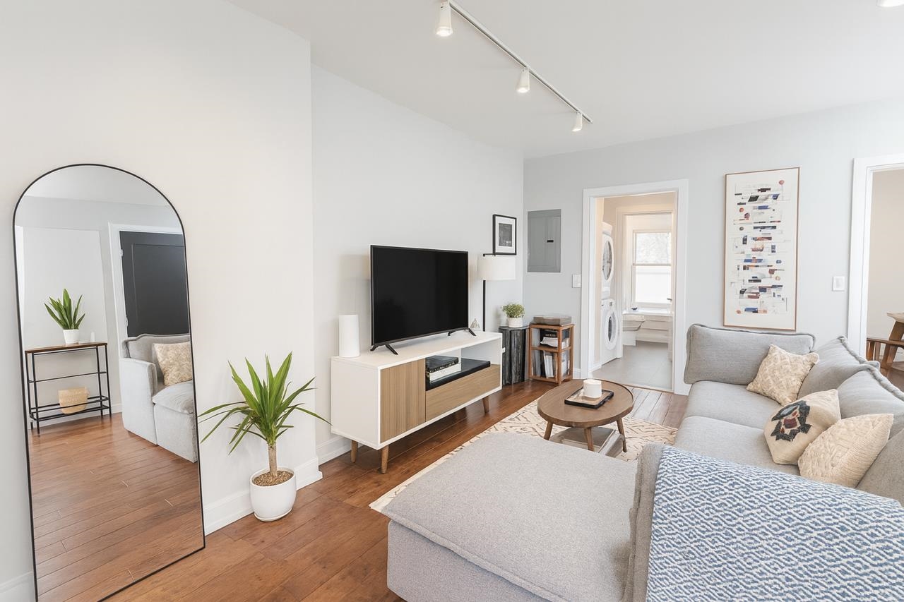 249 4TH ST Unit: 2