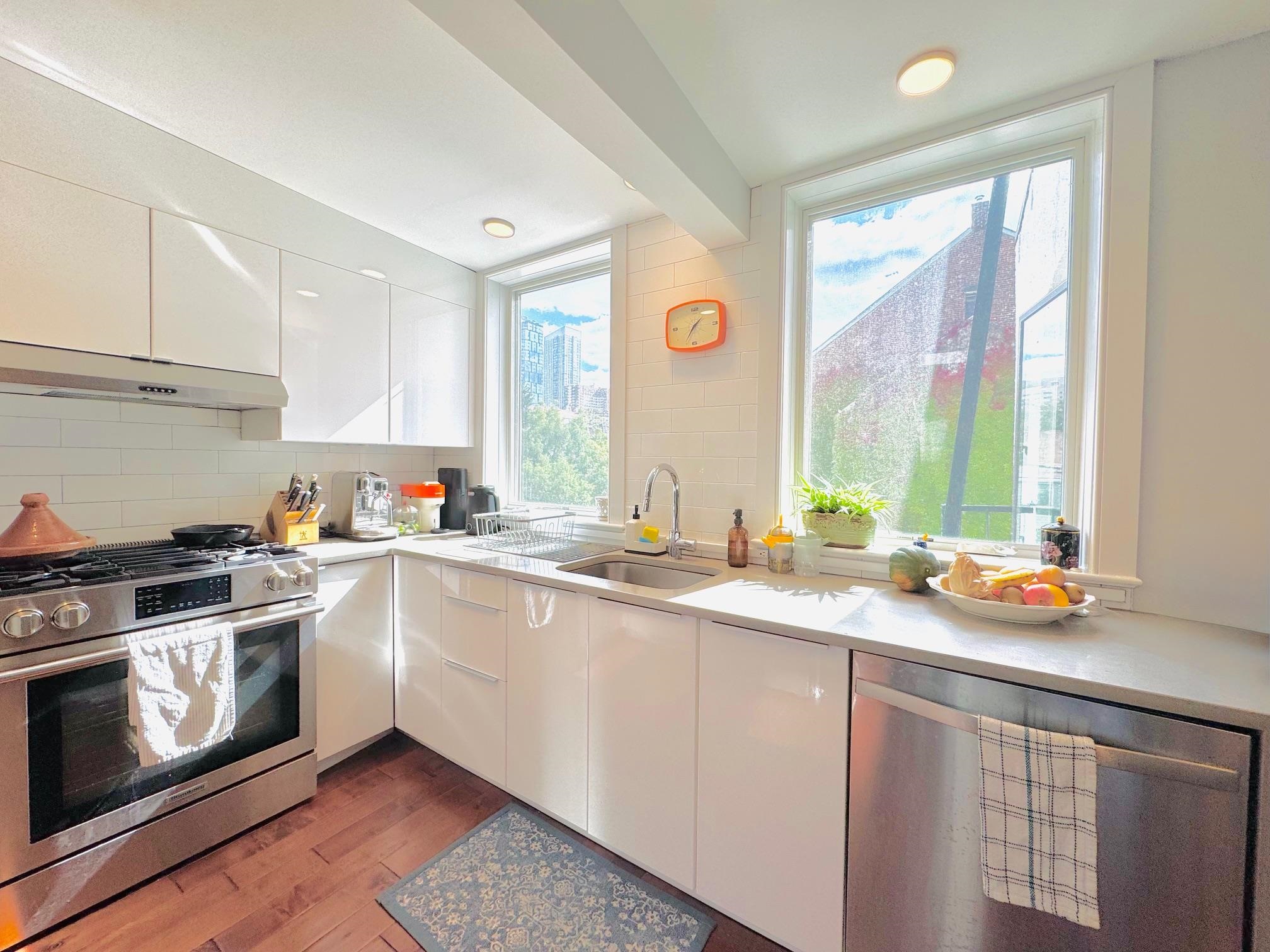 249 4TH ST Unit: 2