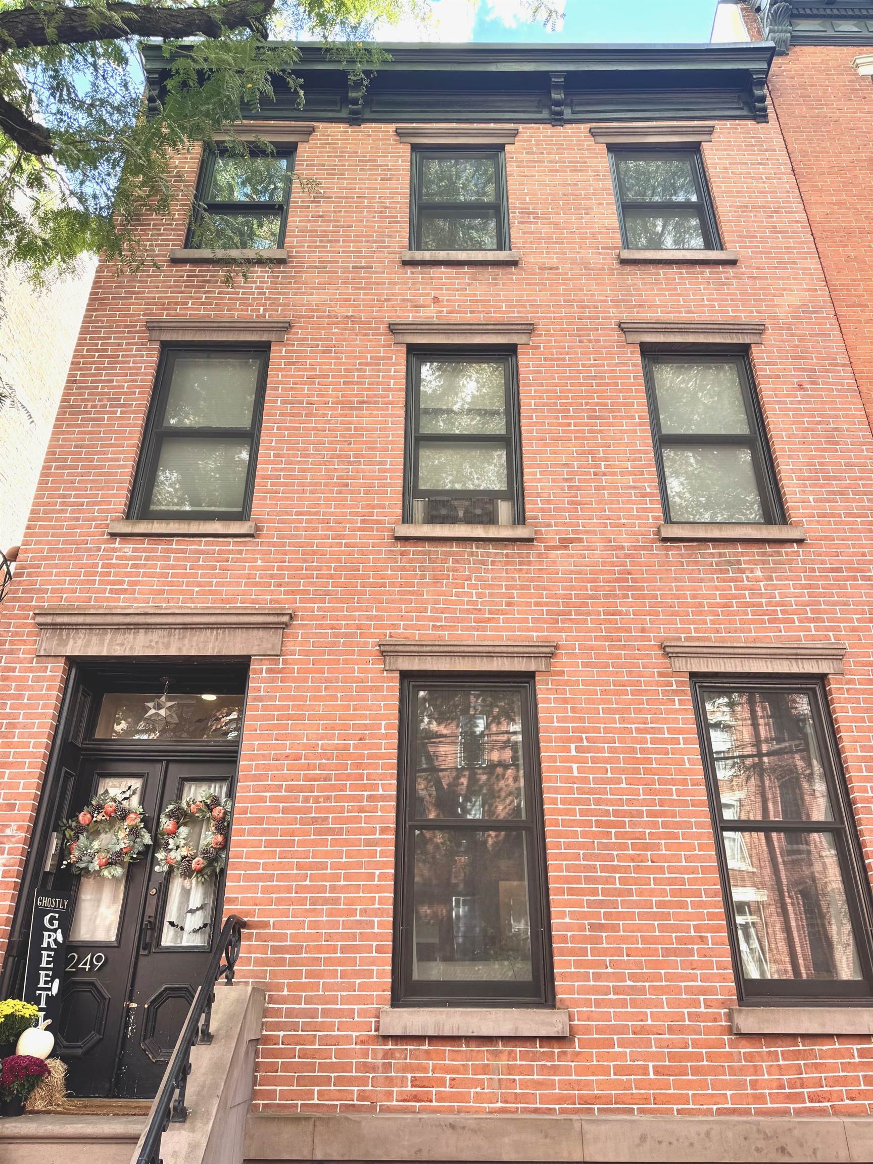 249 4TH ST Unit: 2