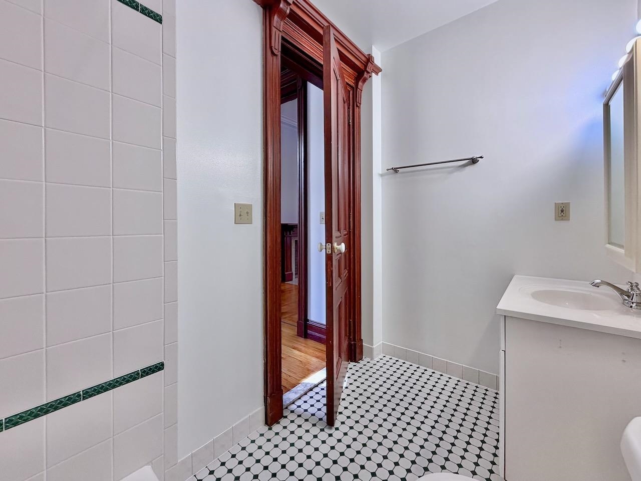 448 JERSEY AVE Unit: 2