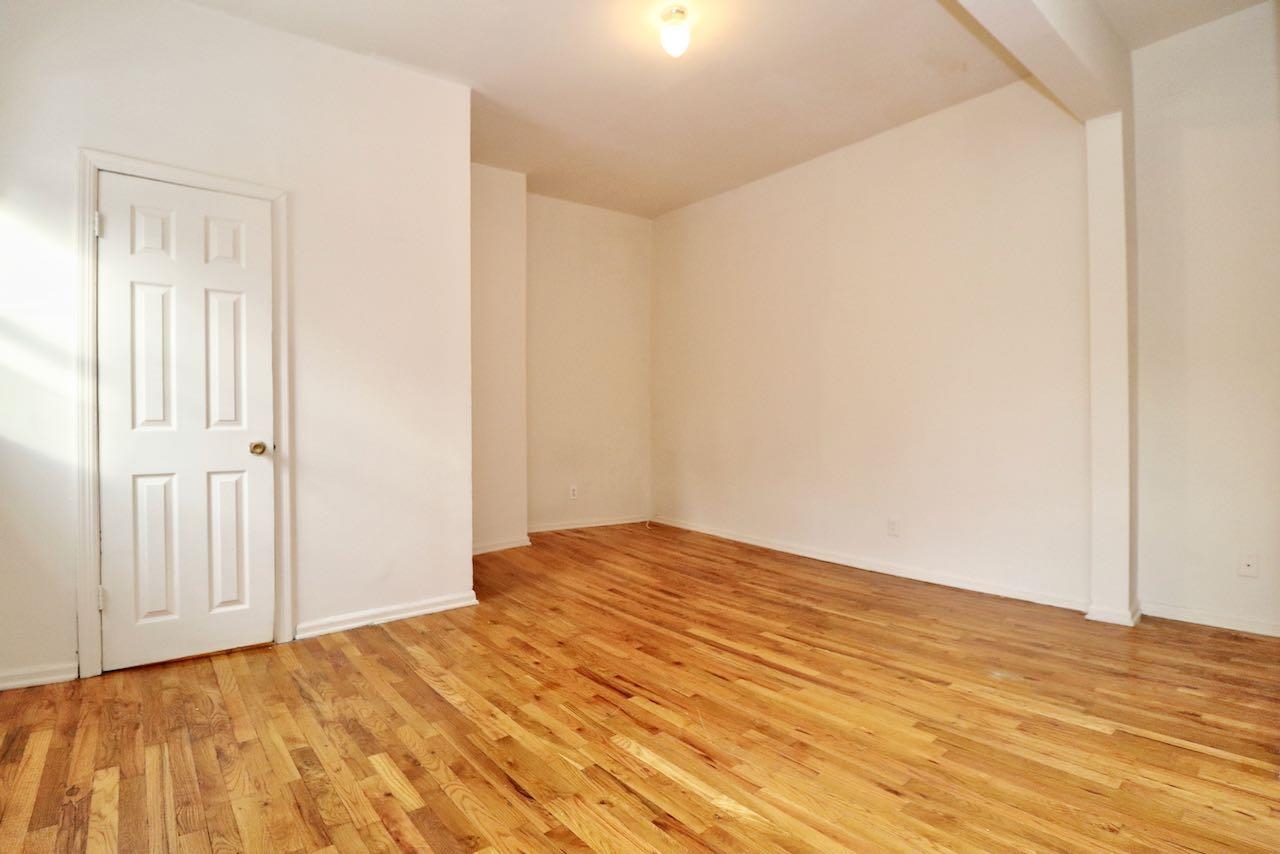 209 OGDEN AVE Unit: 3