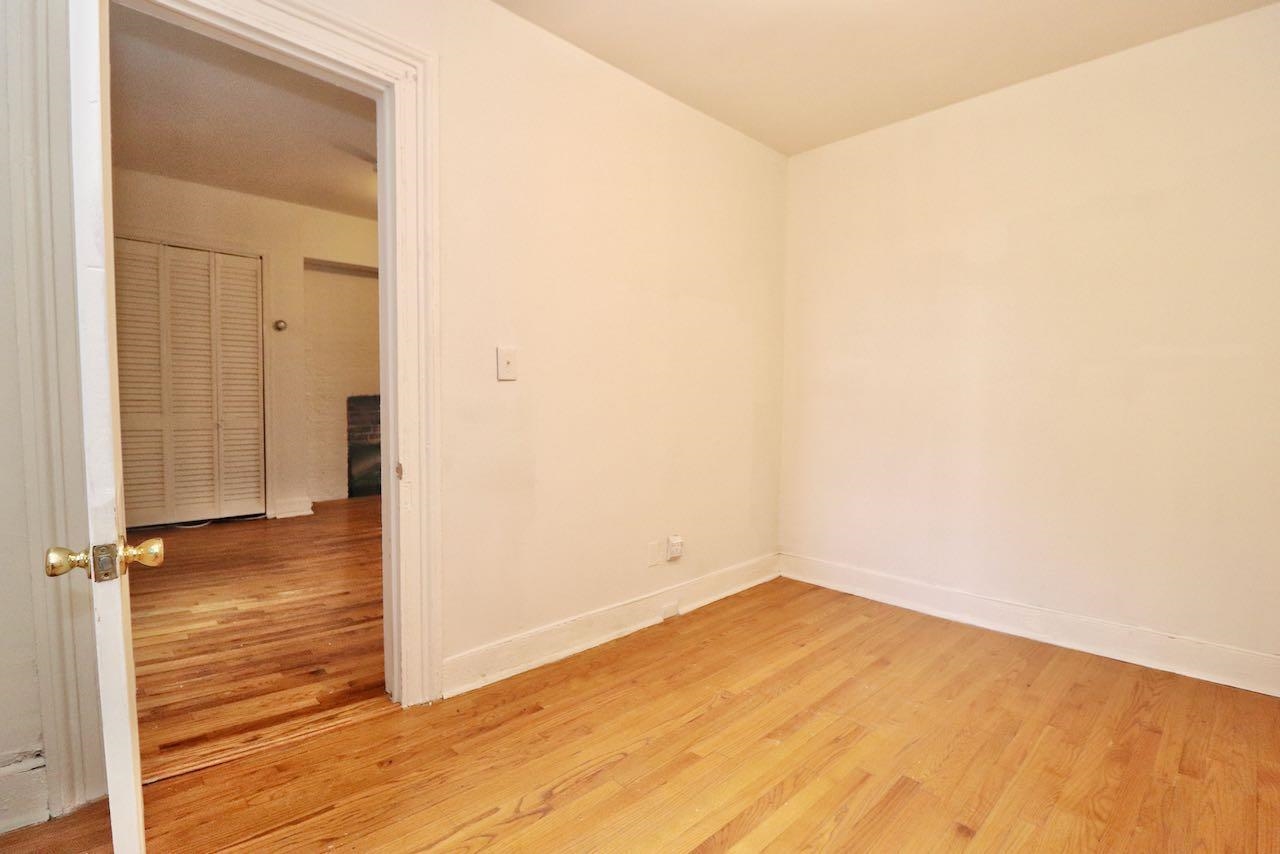 209 OGDEN AVE Unit: 3