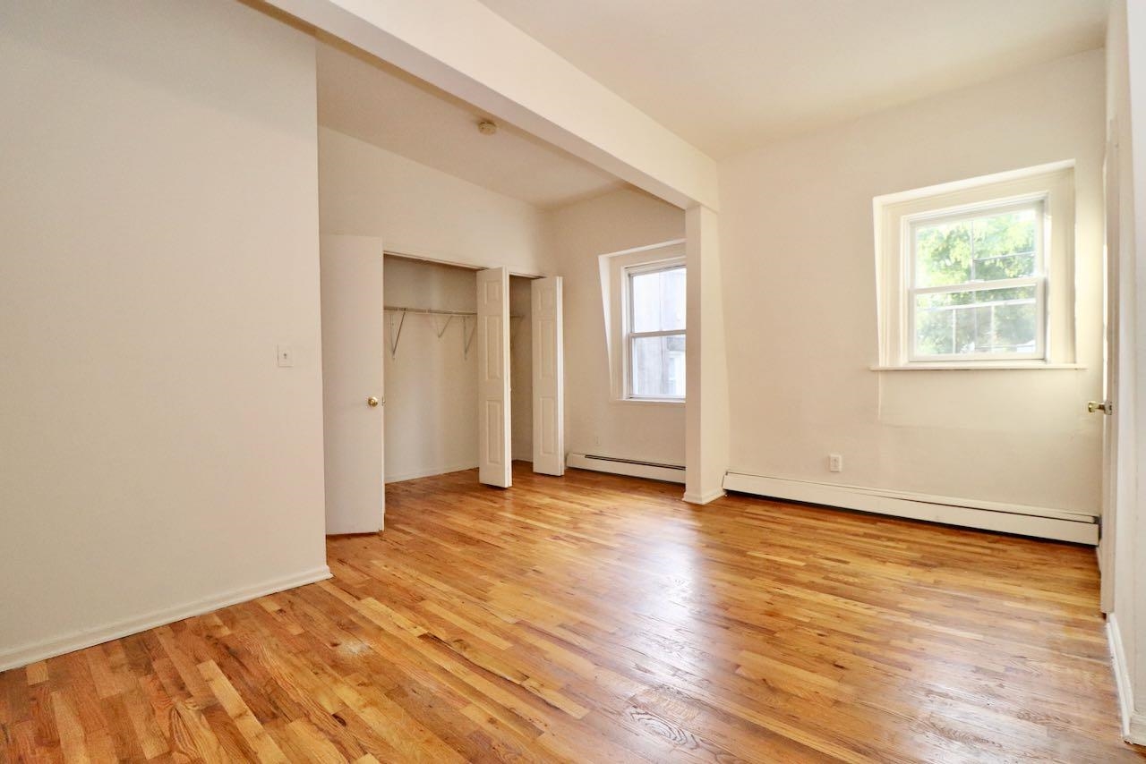 209 OGDEN AVE Unit: 3