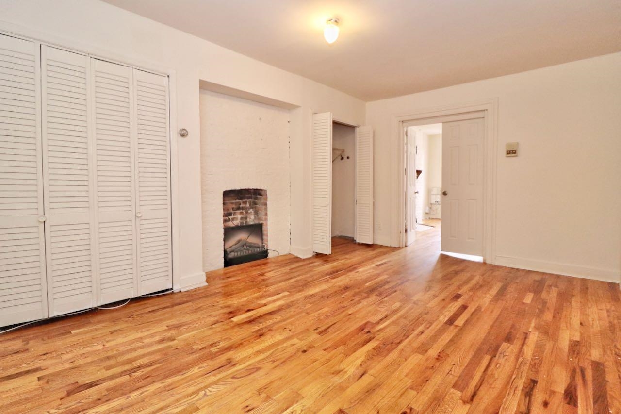 209 OGDEN AVE Unit: 3