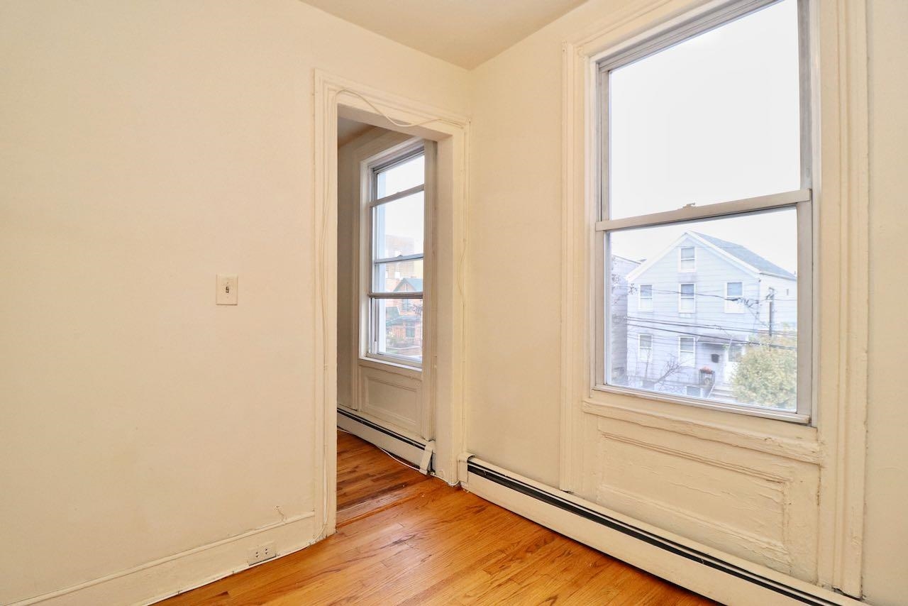 209 OGDEN AVE Unit: 3