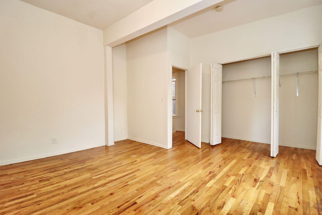 209 OGDEN AVE Unit: 3