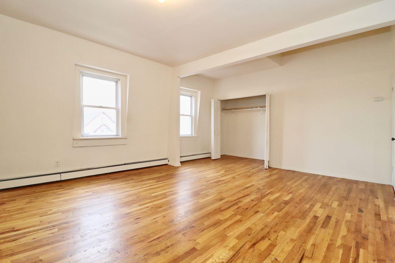 209 OGDEN AVE Unit: 3