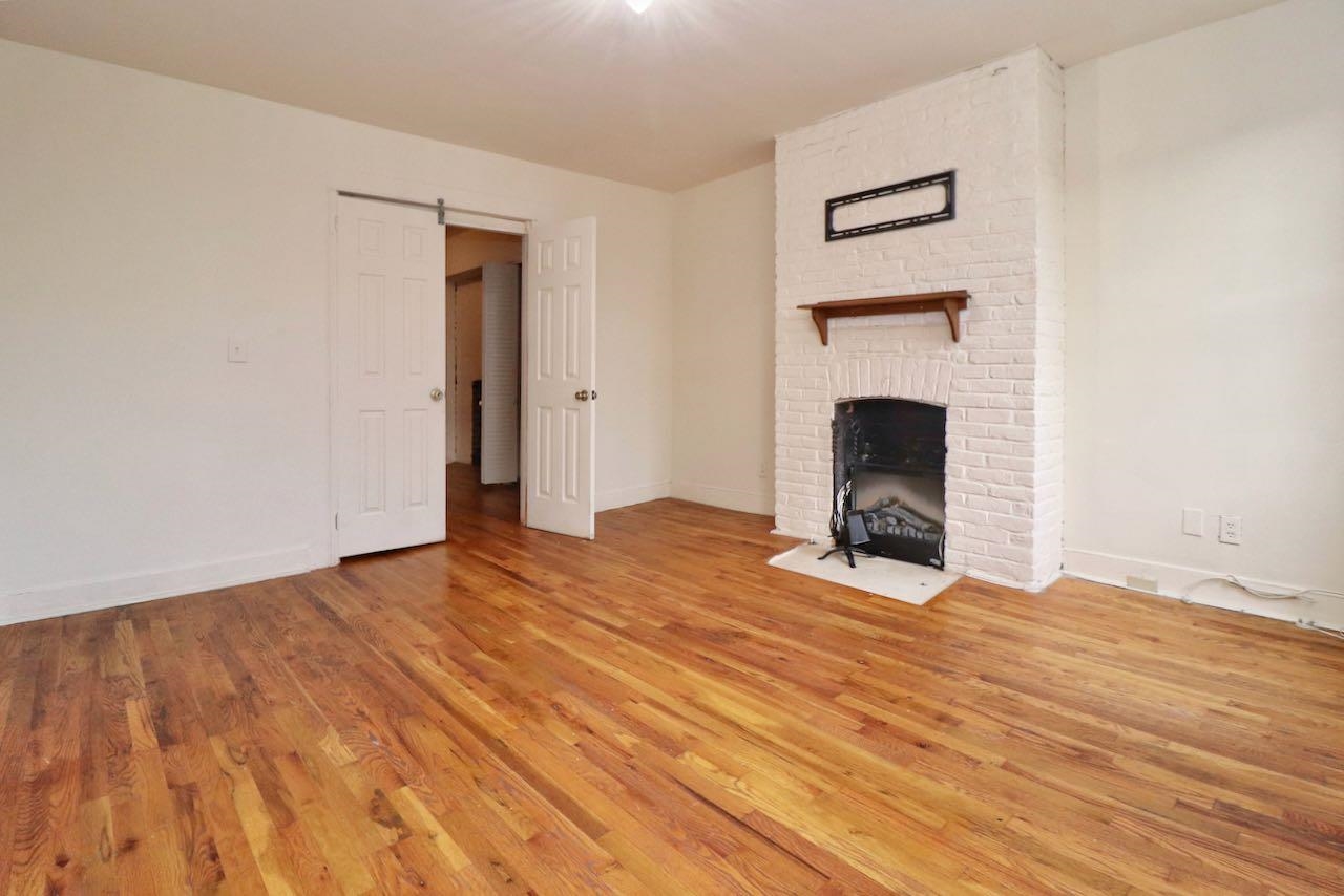 209 OGDEN AVE Unit: 3