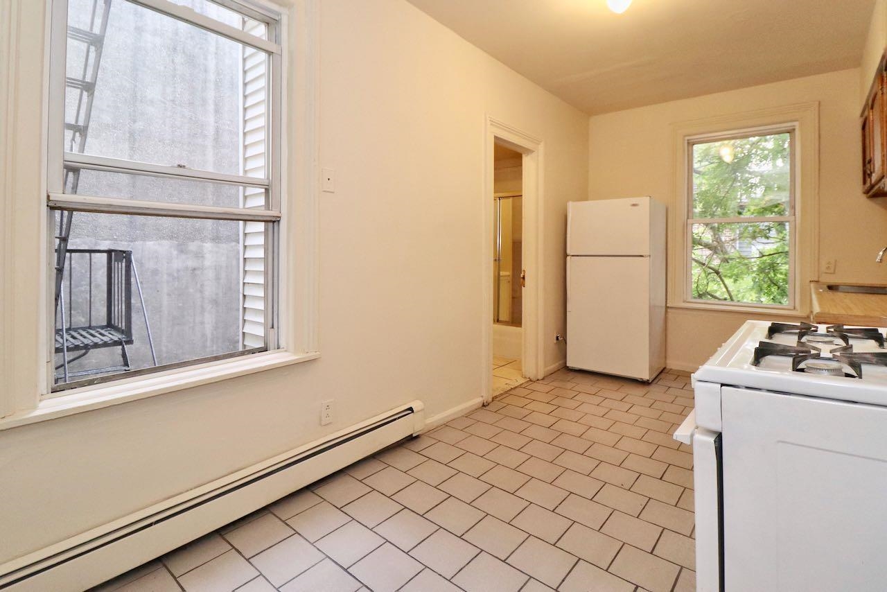 209 OGDEN AVE Unit: 3
