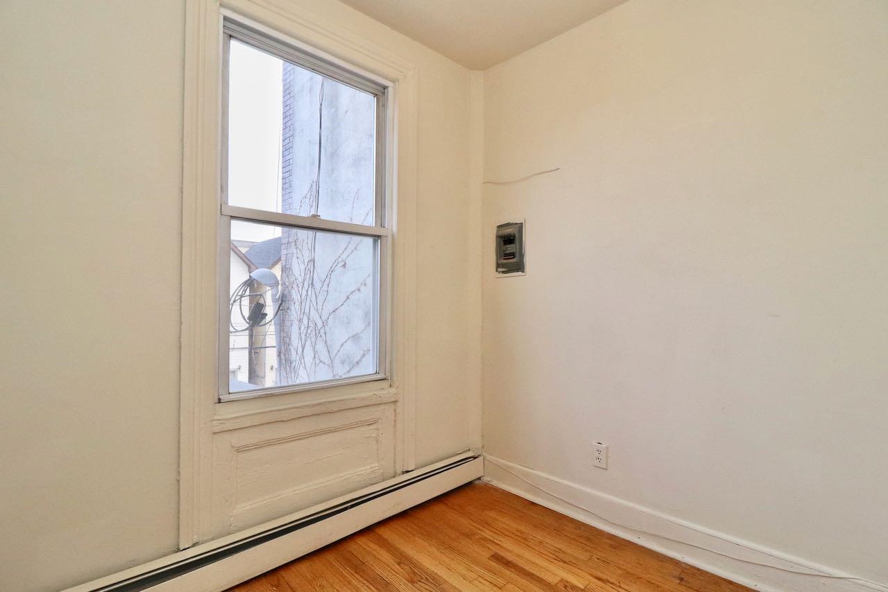 209 OGDEN AVE Unit: 3