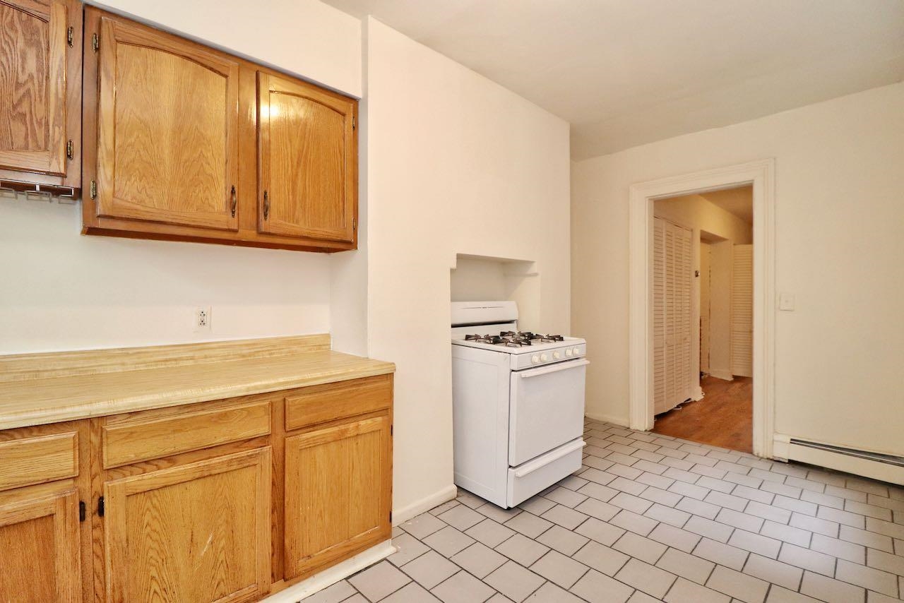 209 OGDEN AVE Unit: 3