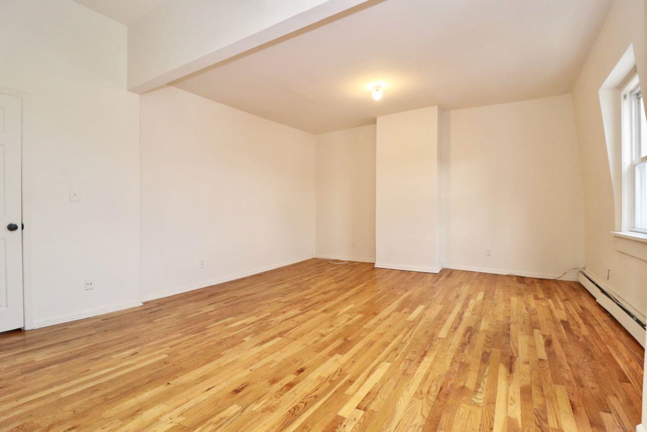 209 OGDEN AVE Unit: 3