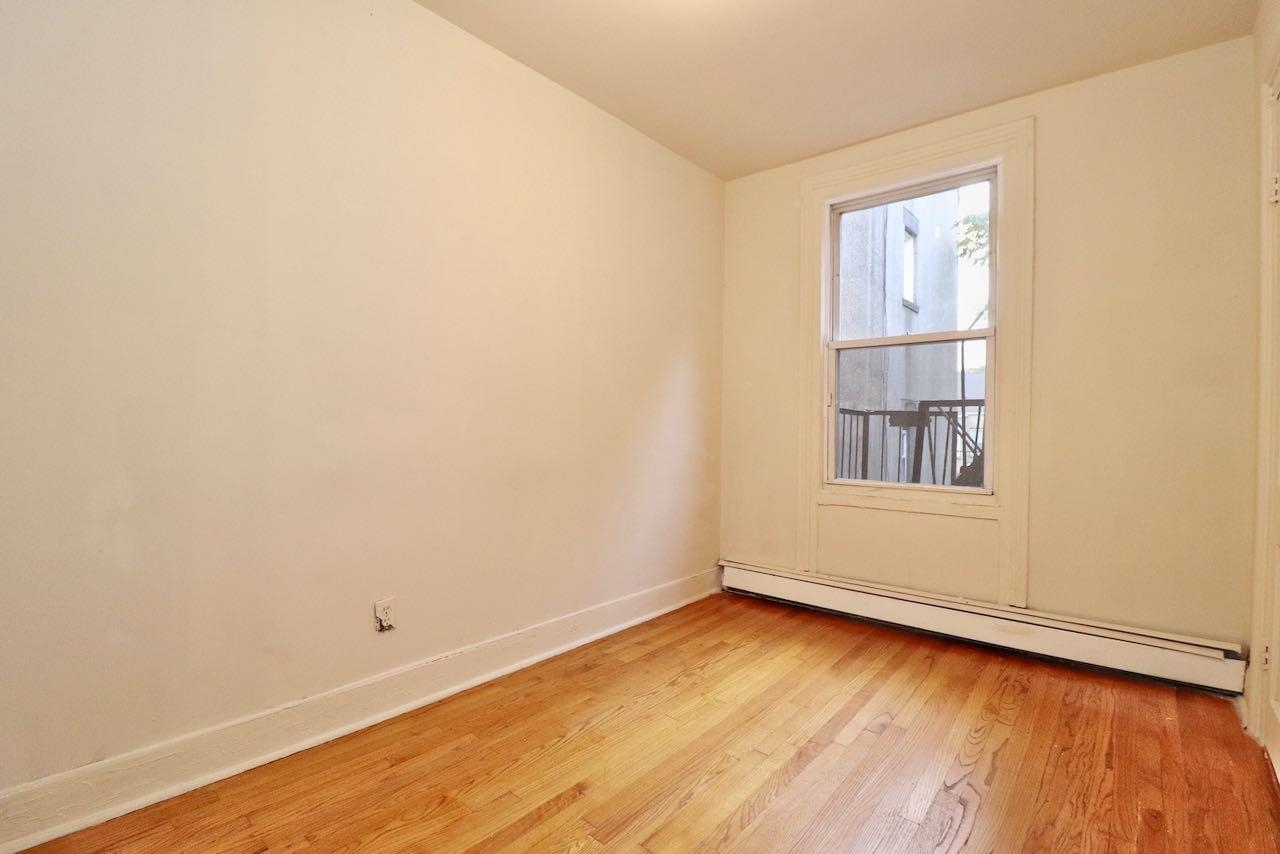 209 OGDEN AVE Unit: 3