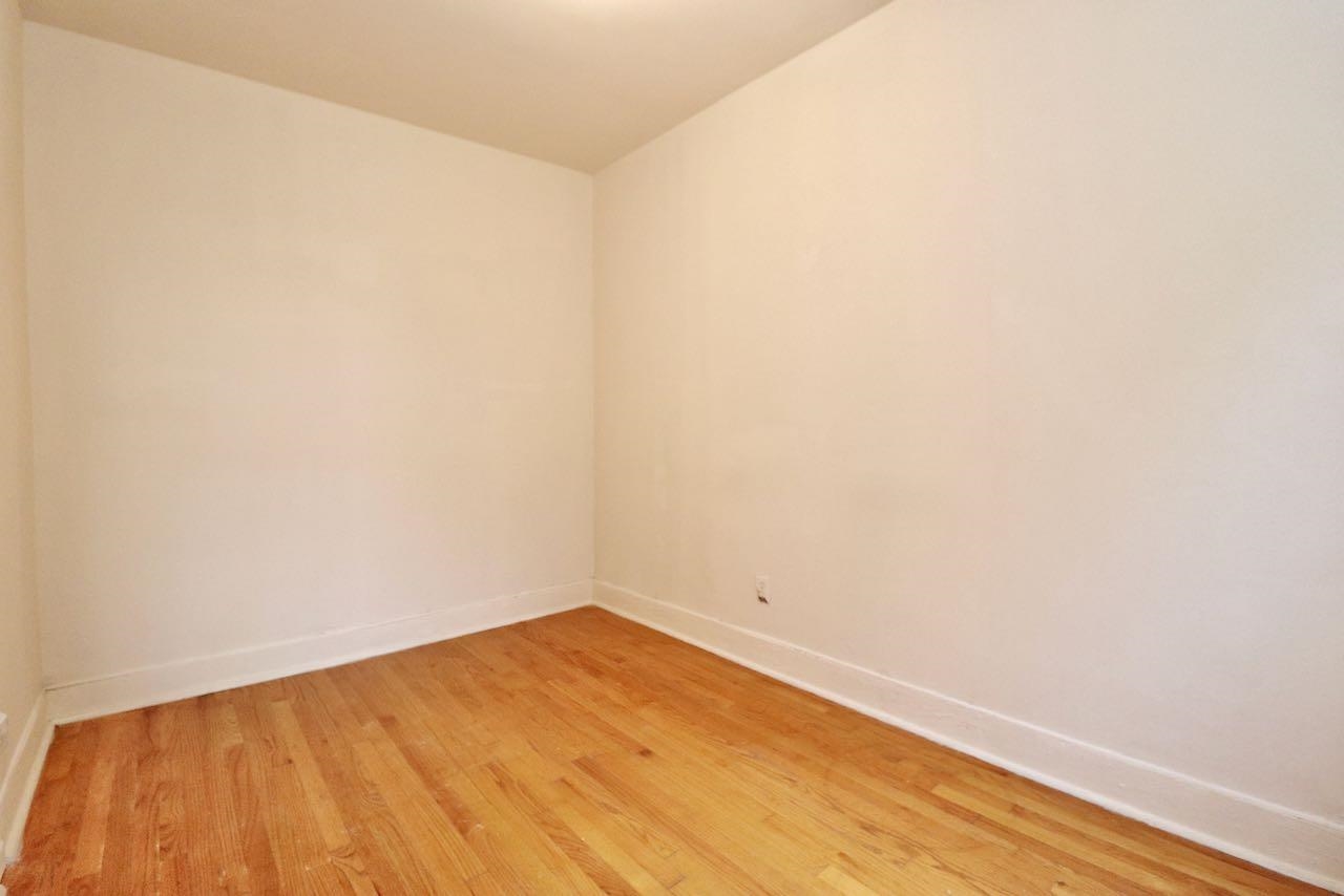 209 OGDEN AVE Unit: 3