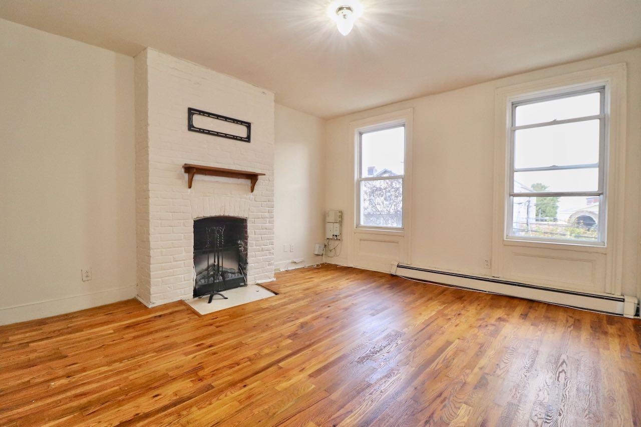 209 OGDEN AVE Unit: 3