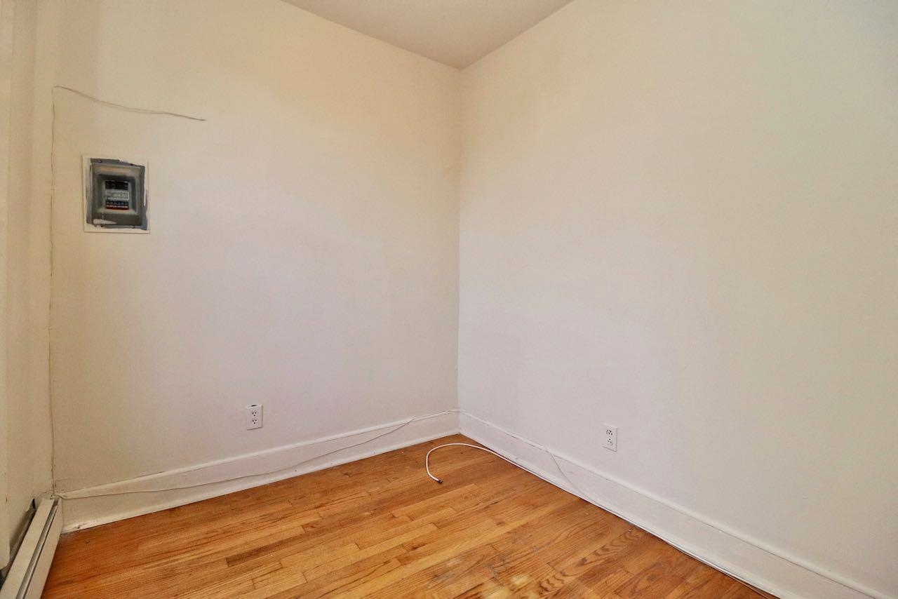 209 OGDEN AVE Unit: 3