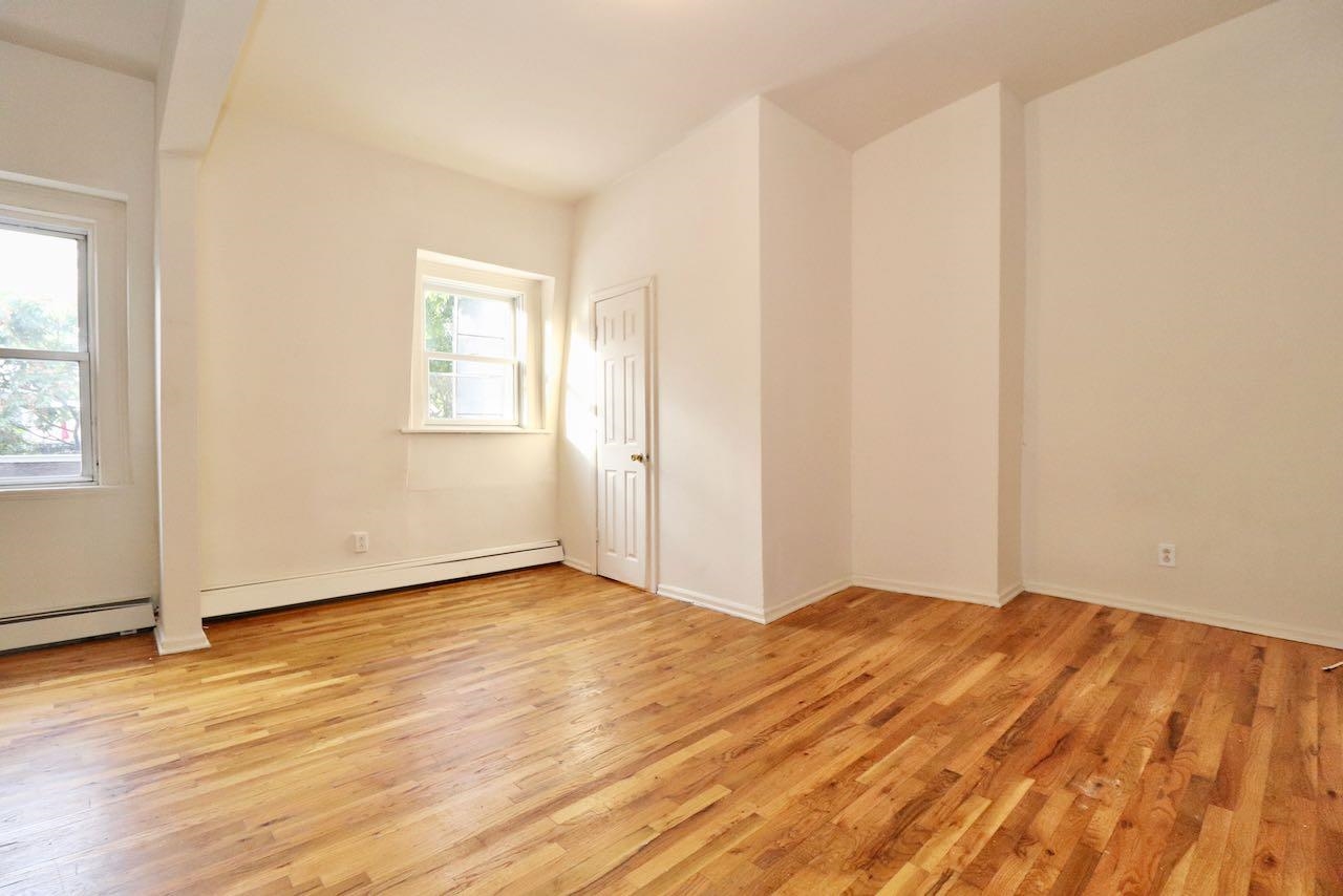 209 OGDEN AVE Unit: 3