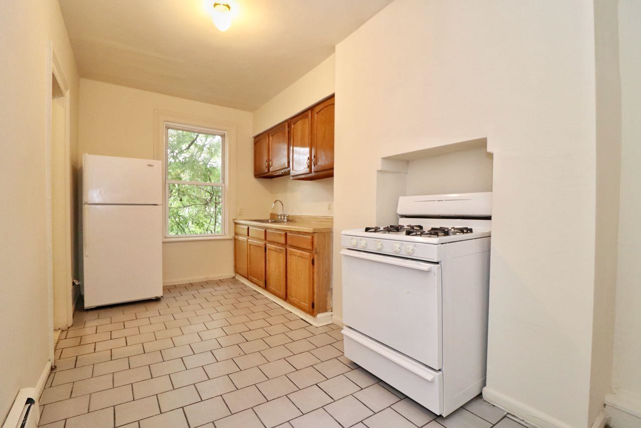 209 OGDEN AVE Unit: 3