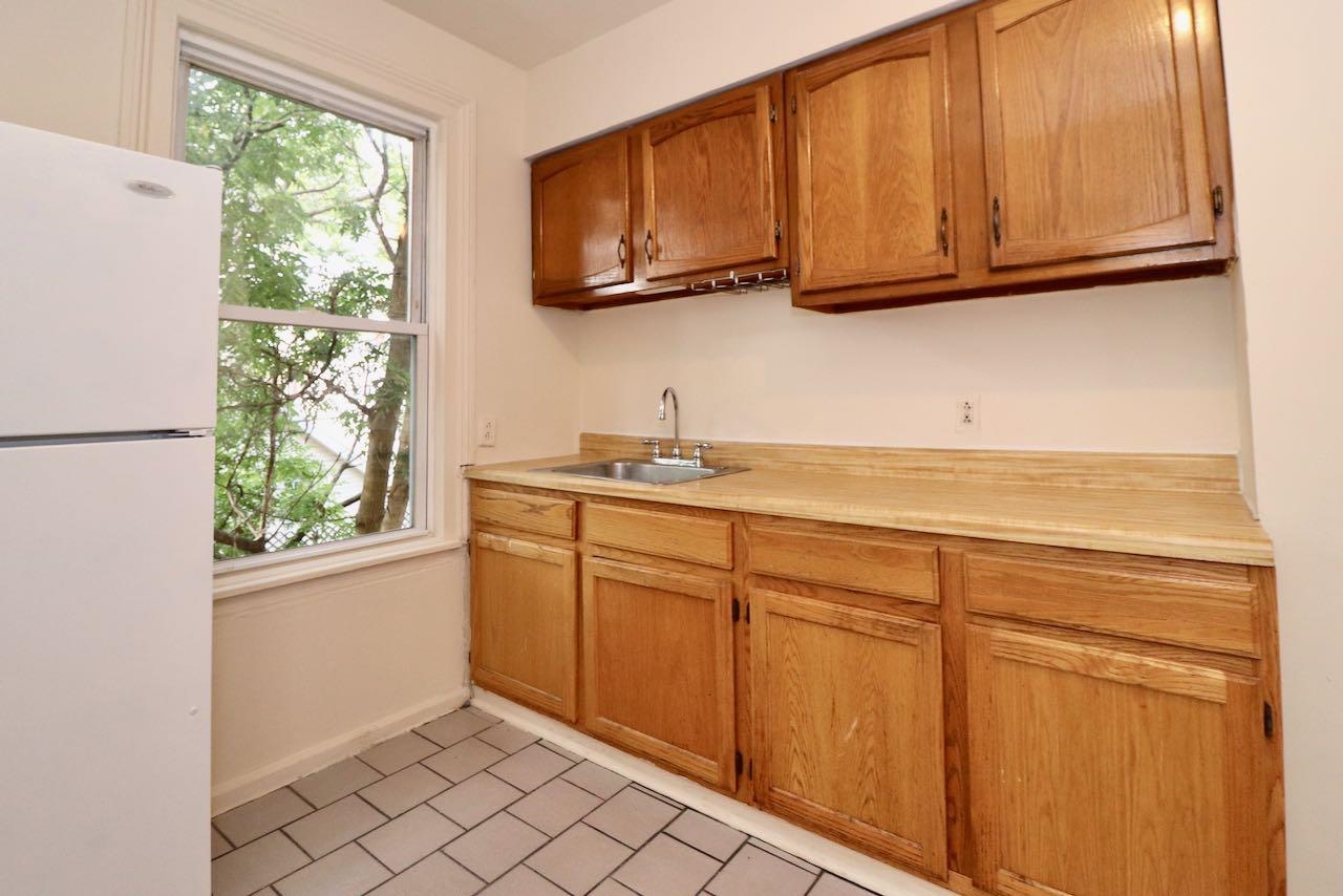 209 OGDEN AVE Unit: 3