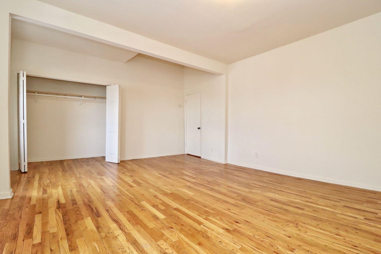 209 OGDEN AVE Unit: 3