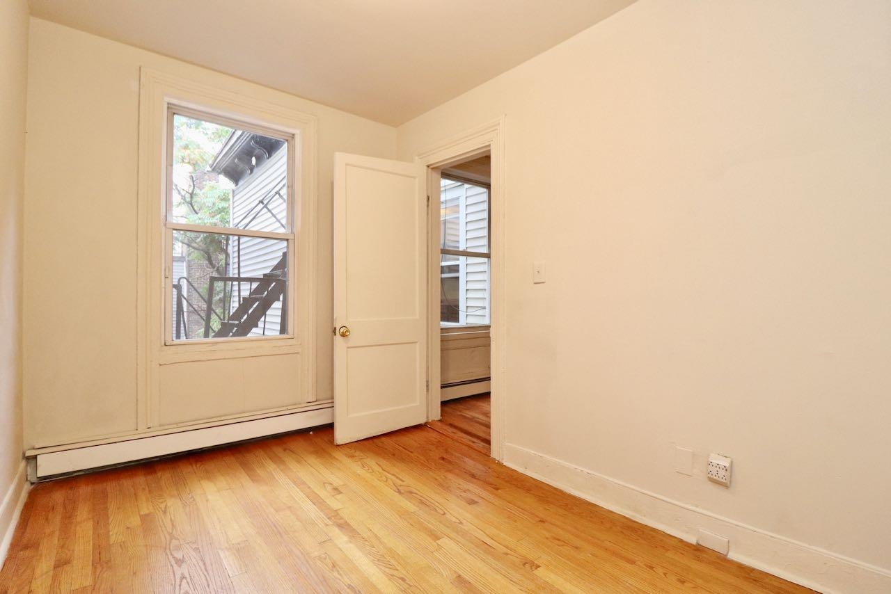 209 OGDEN AVE Unit: 3
