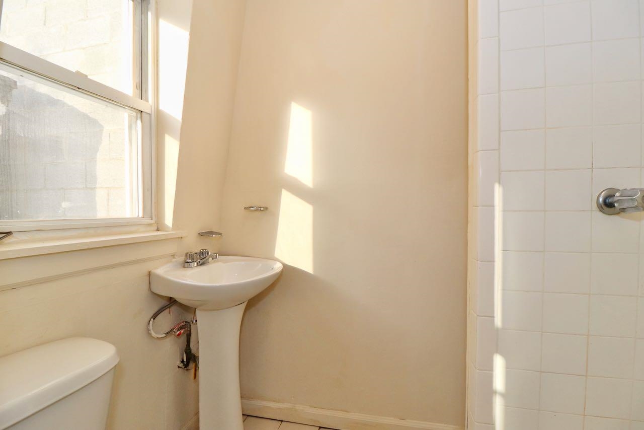 209 OGDEN AVE Unit: 3