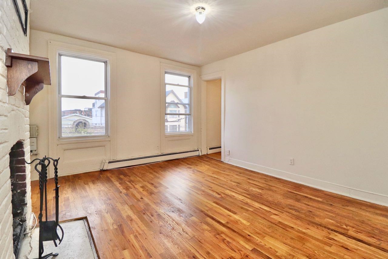 209 OGDEN AVE Unit: 3