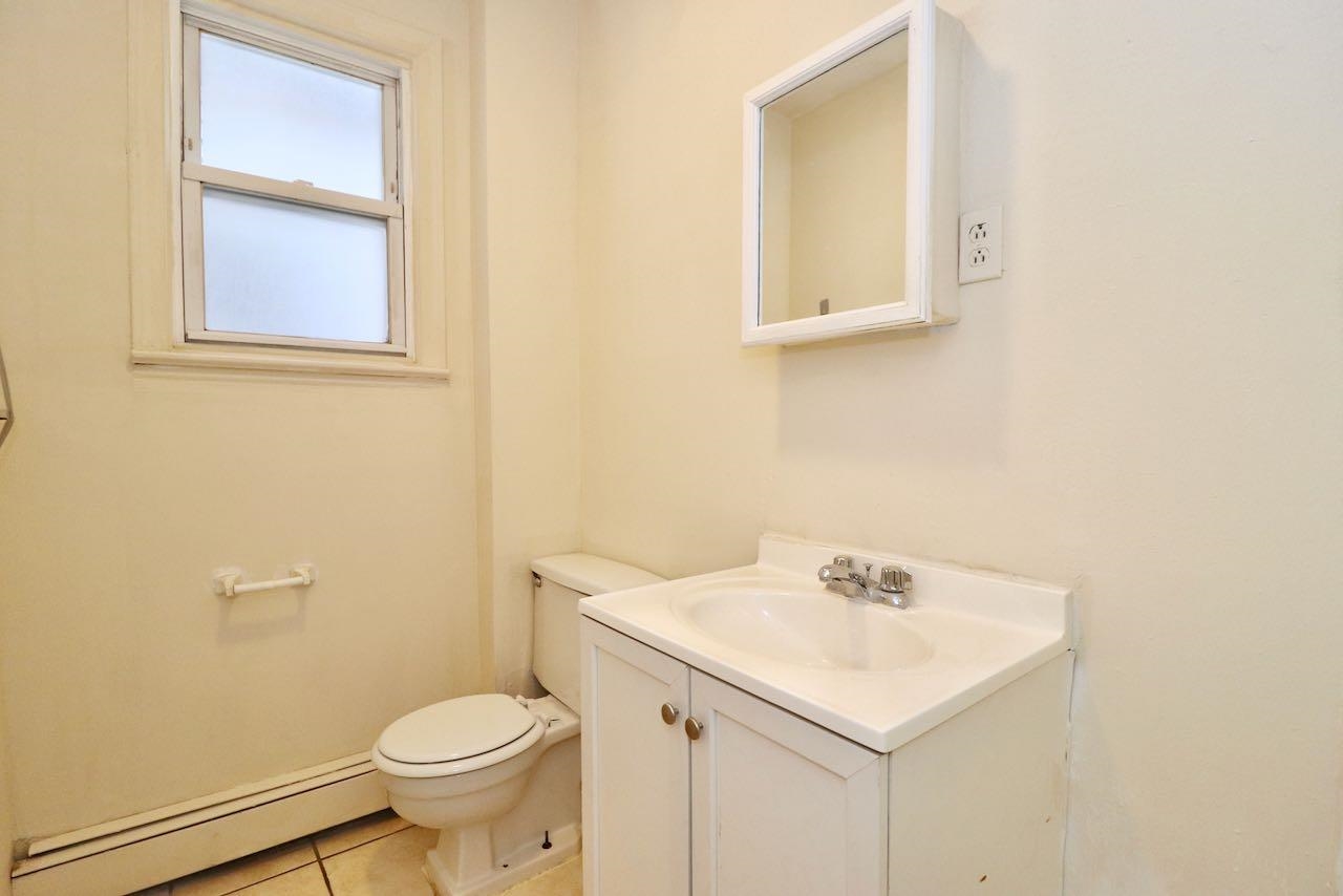209 OGDEN AVE Unit: 3