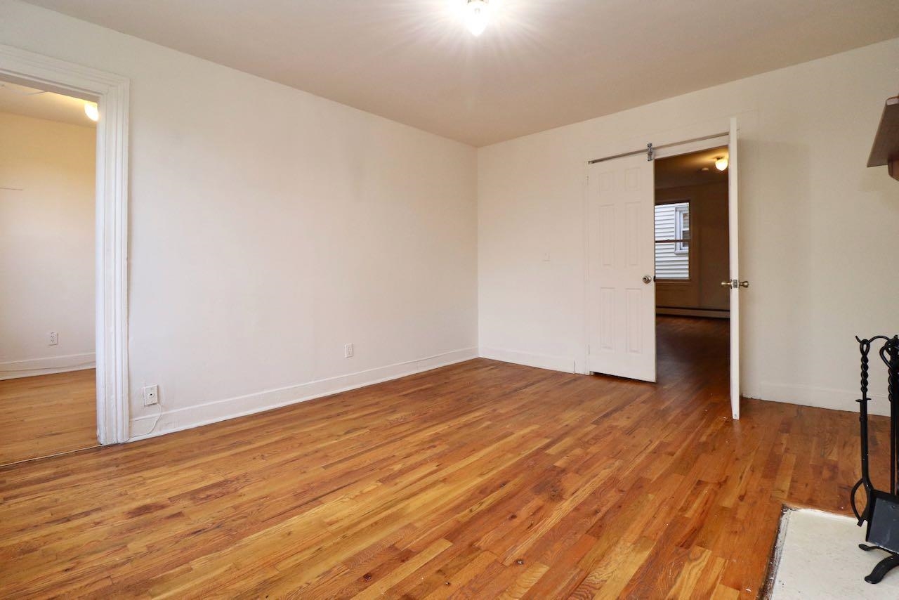 209 OGDEN AVE Unit: 3