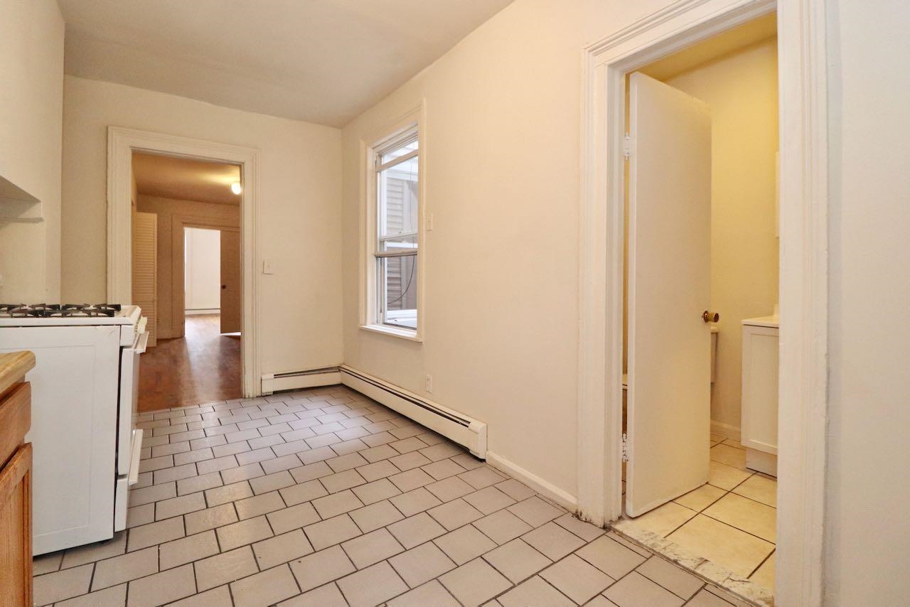 209 OGDEN AVE Unit: 3