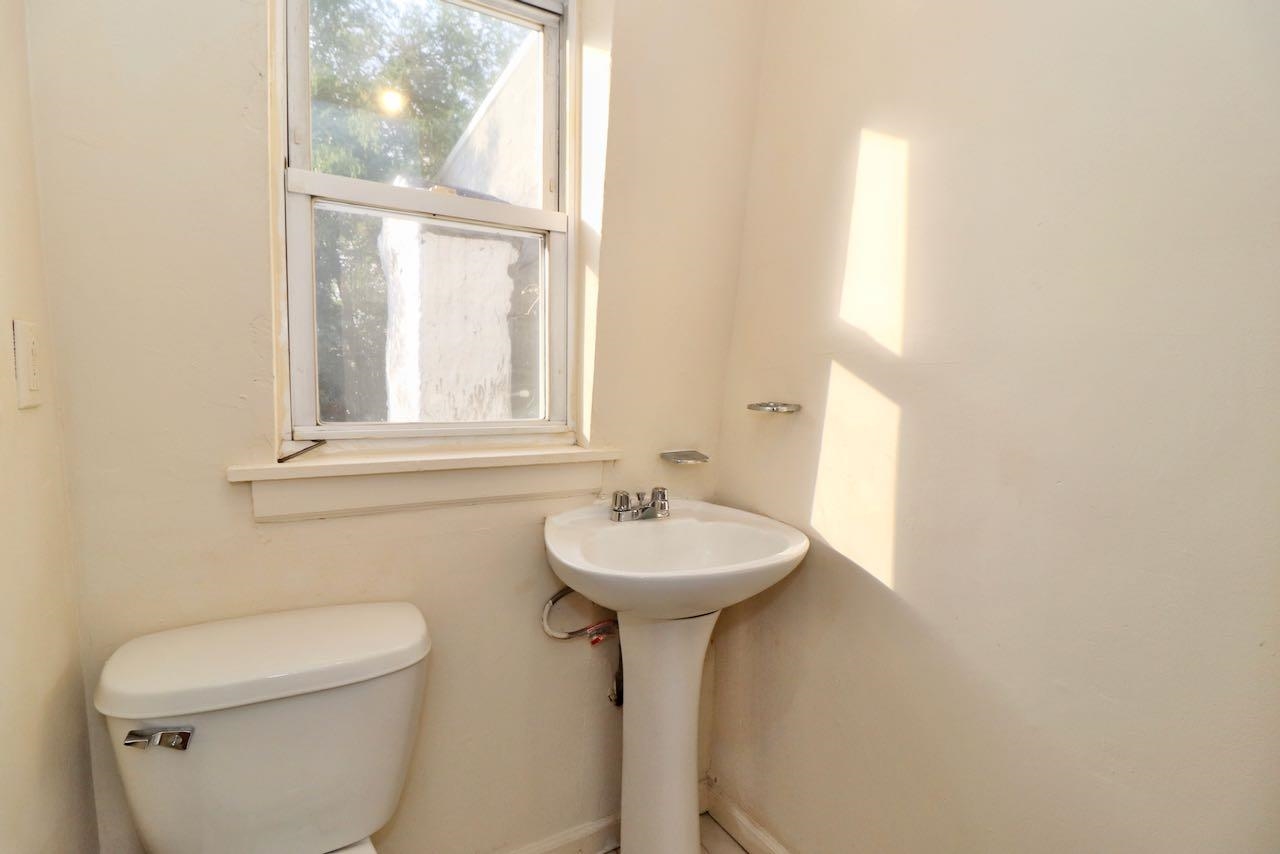 209 OGDEN AVE Unit: 3