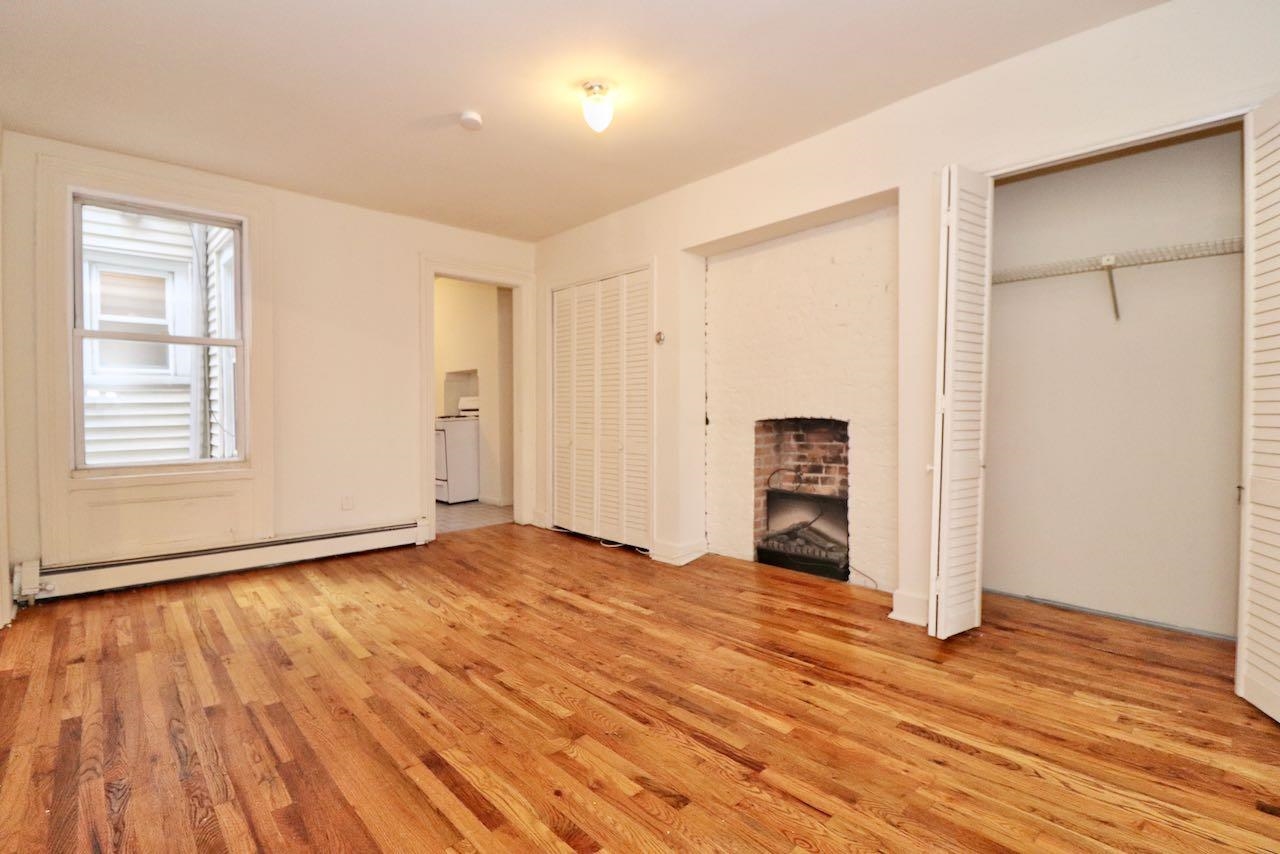 209 OGDEN AVE Unit: 3