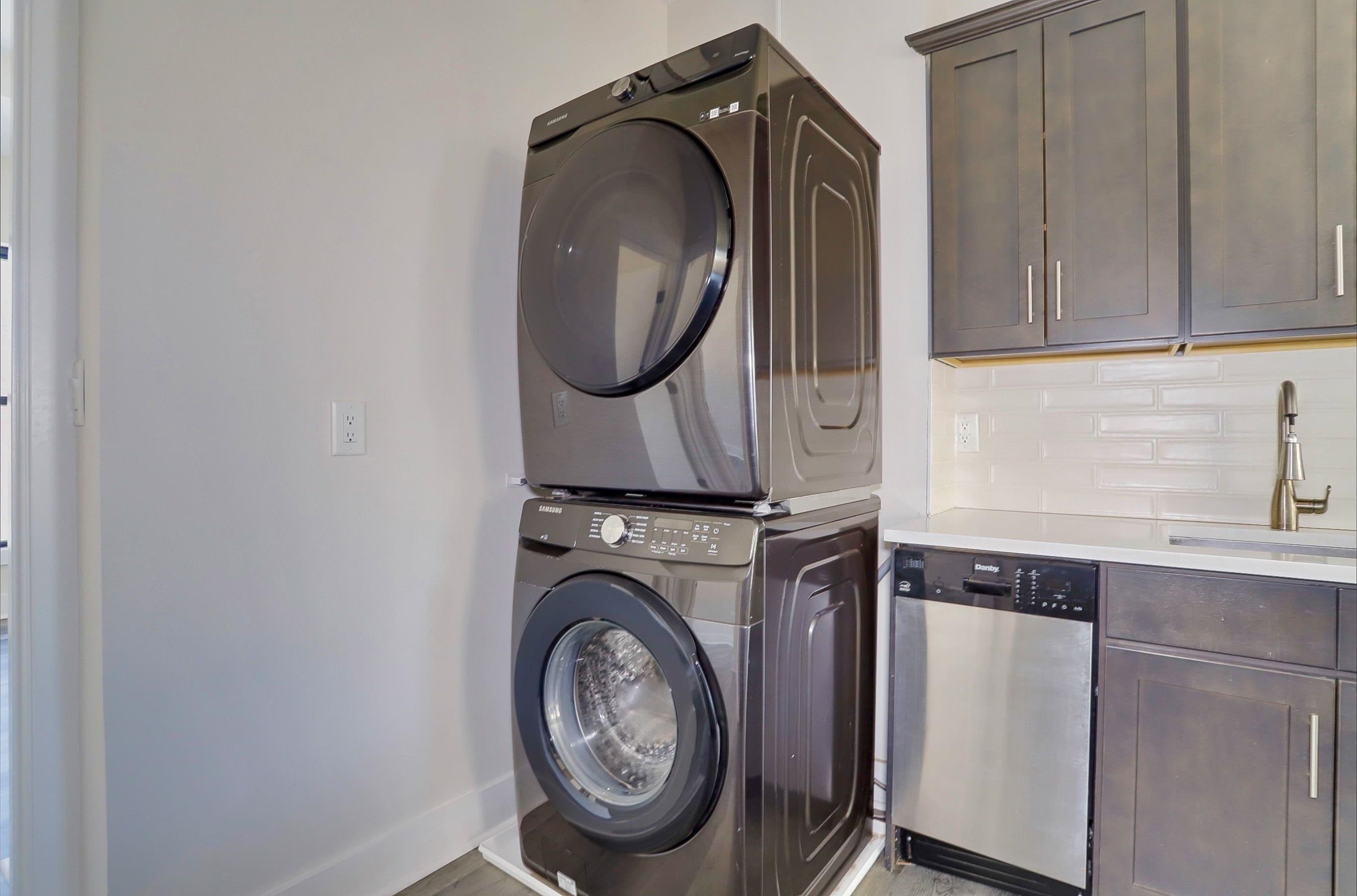 147 GRANT AVE Unit: 2