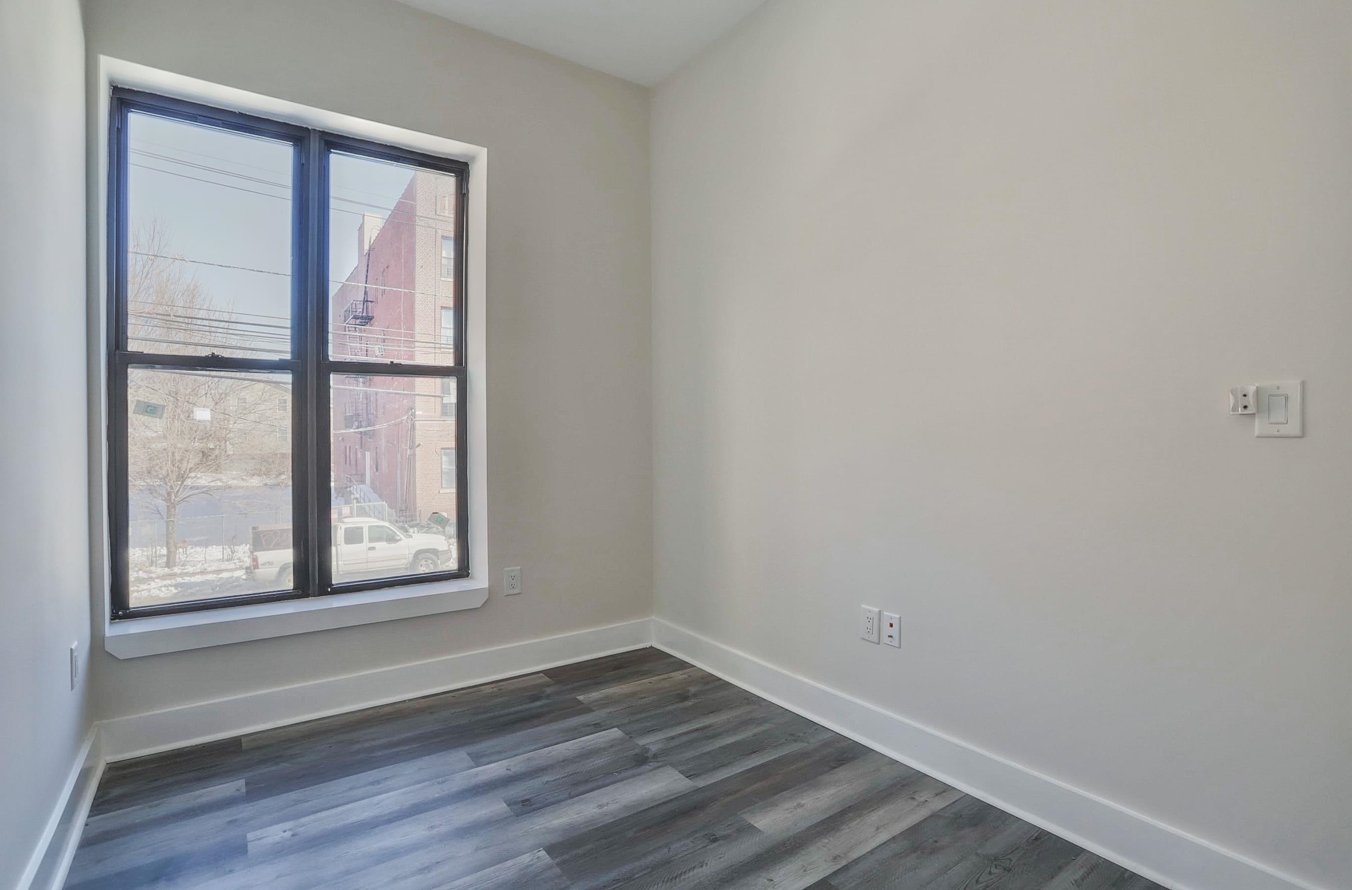 147 GRANT AVE Unit: 2