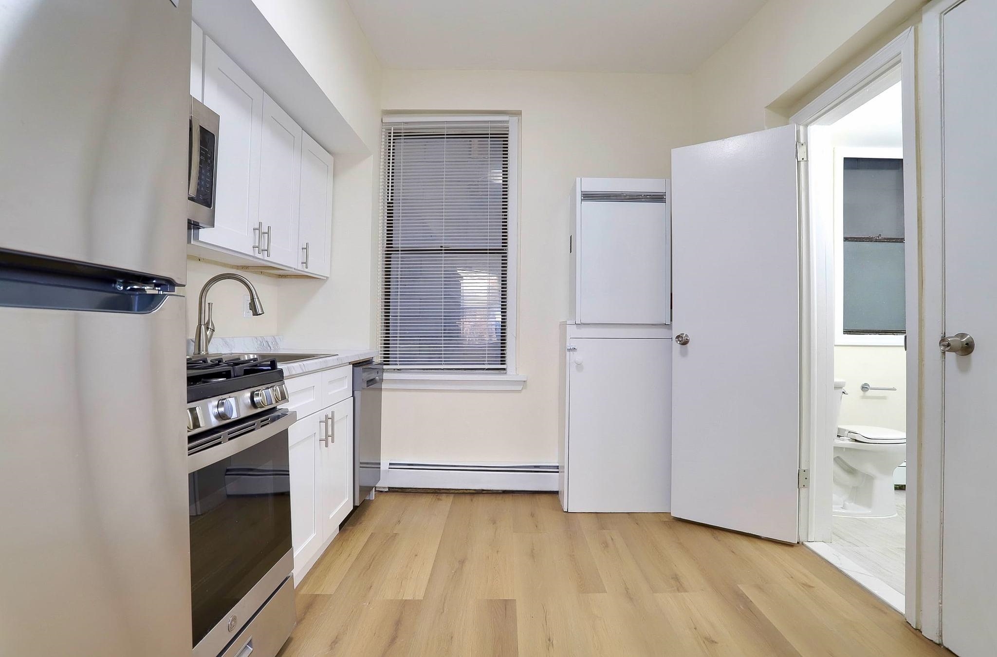 327 8TH ST Unit: 2