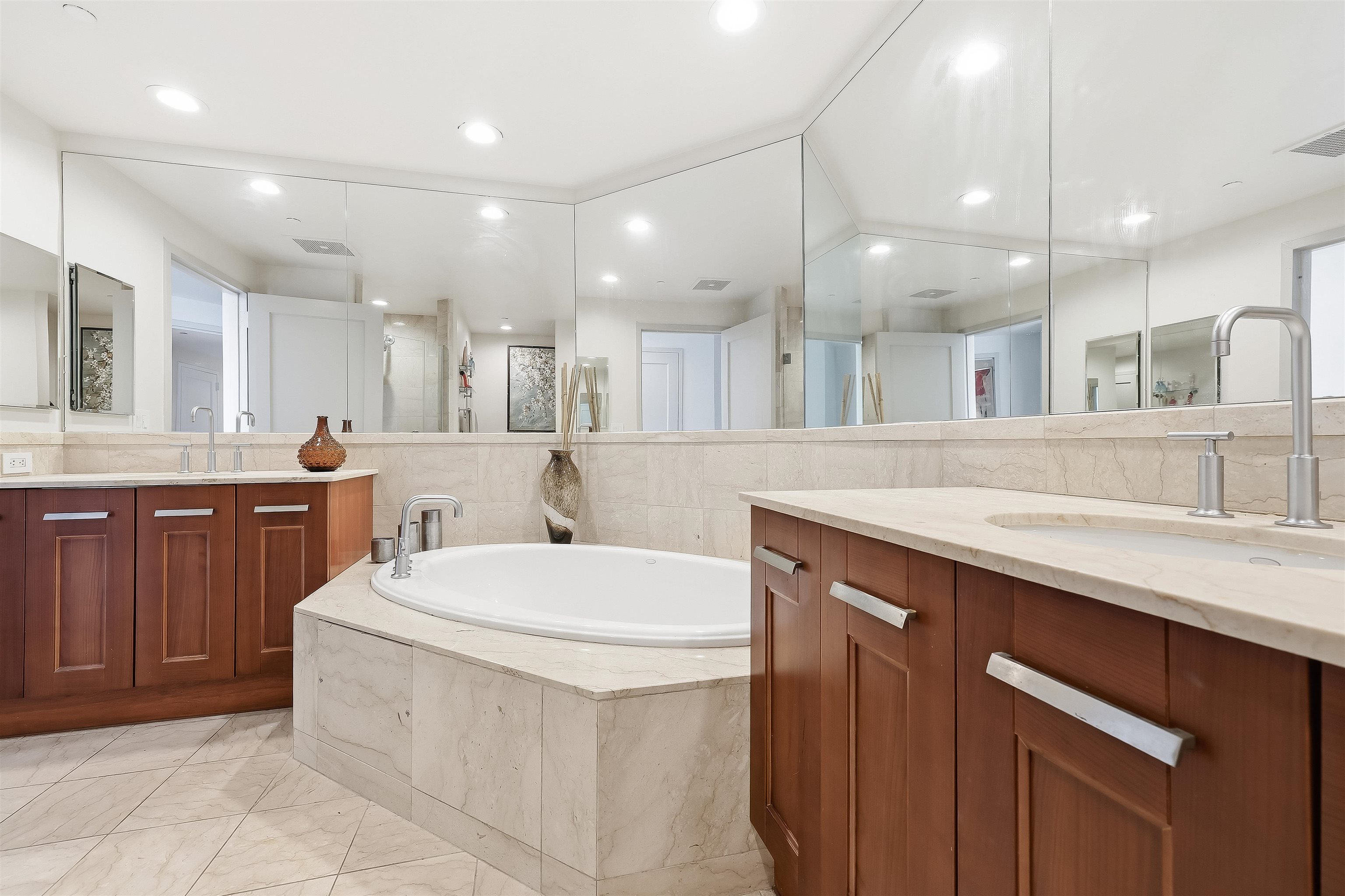 8100 RIVER RD Unit: 401