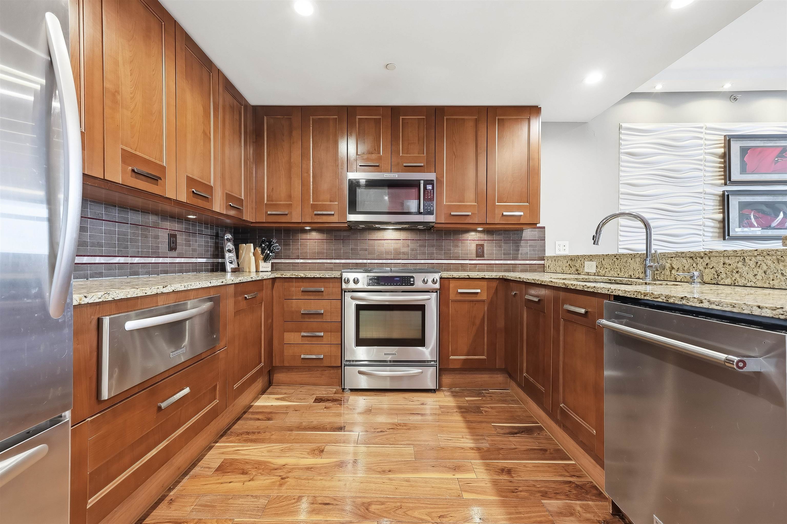 8100 RIVER RD Unit: 401