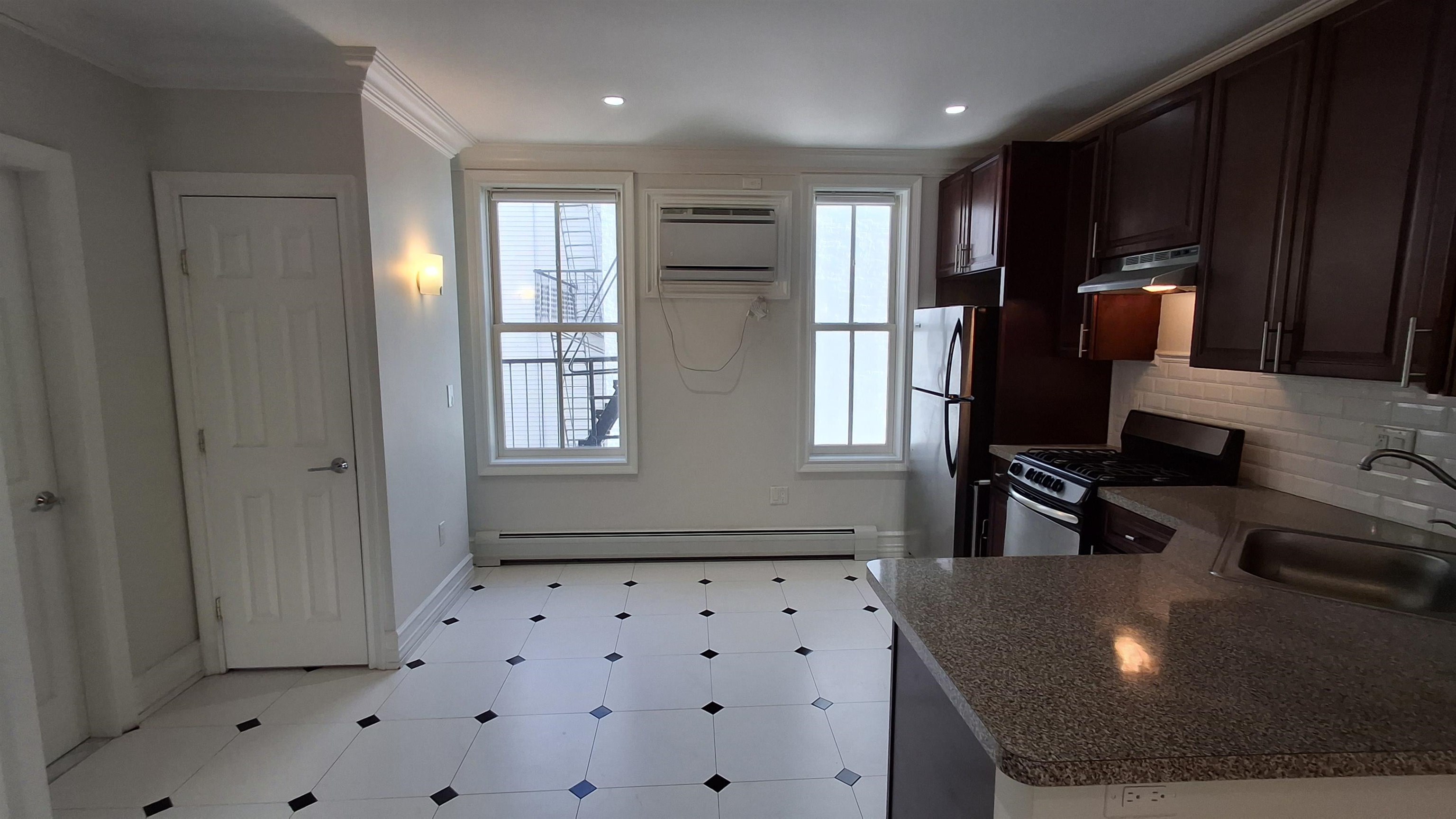 603 BLOOMFIELD ST Unit: 3