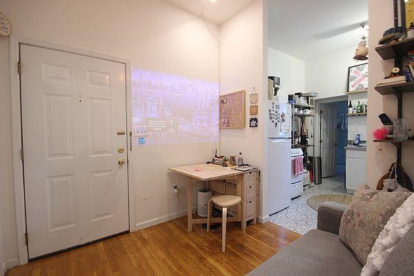 317-319 BLOOMFIELD ST Unit: 2R