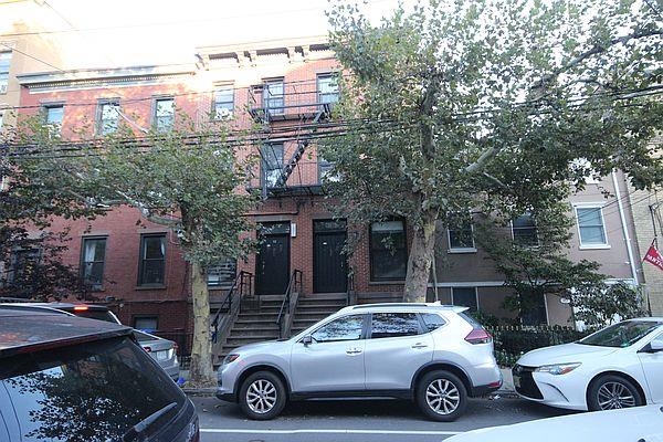 317-319 BLOOMFIELD ST Unit: 2R