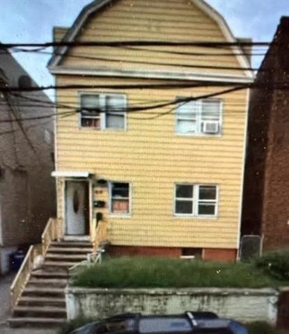 44 WEST 54TH ST Unit: 2R