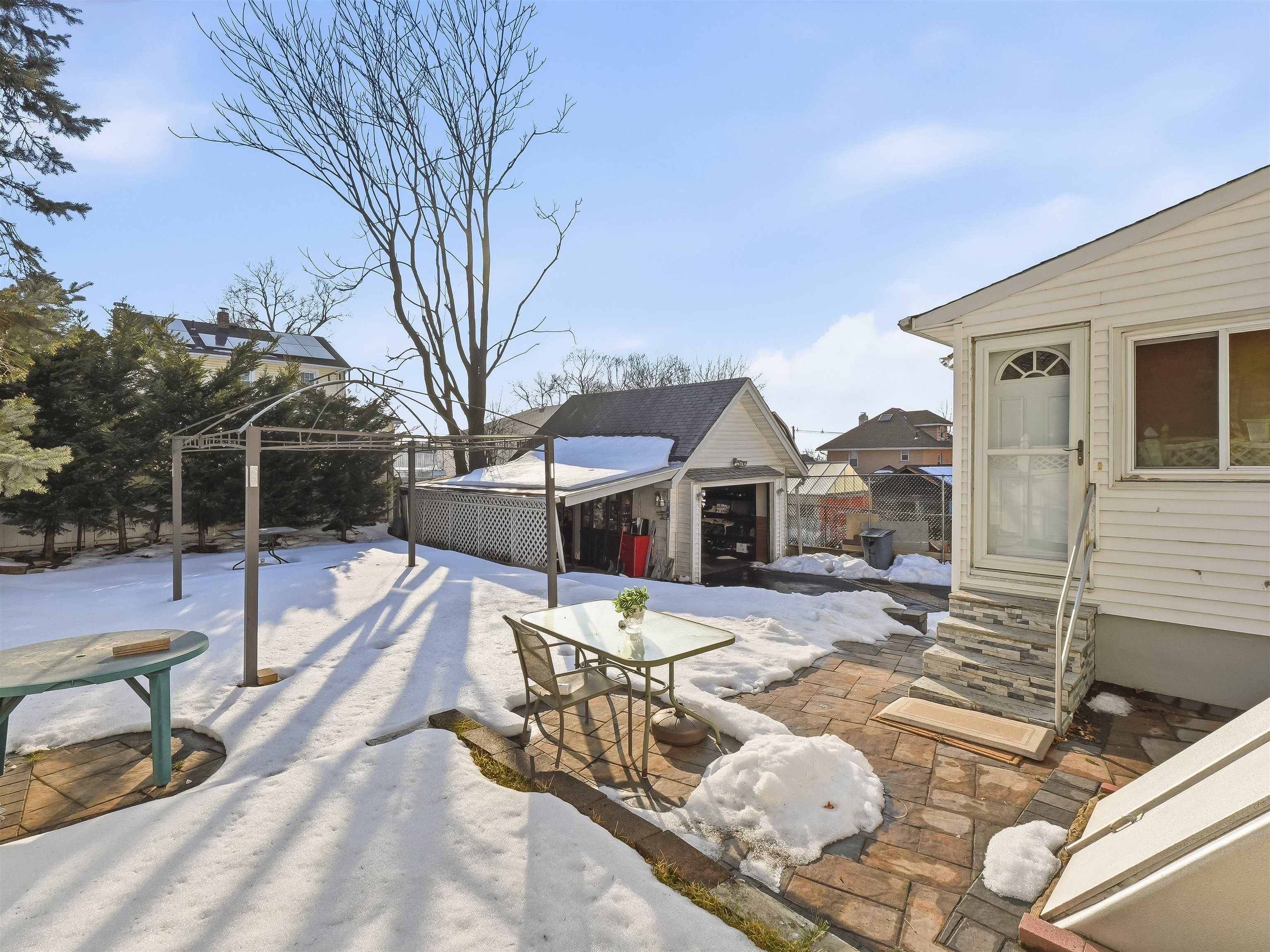 116 EAST GROVE ST